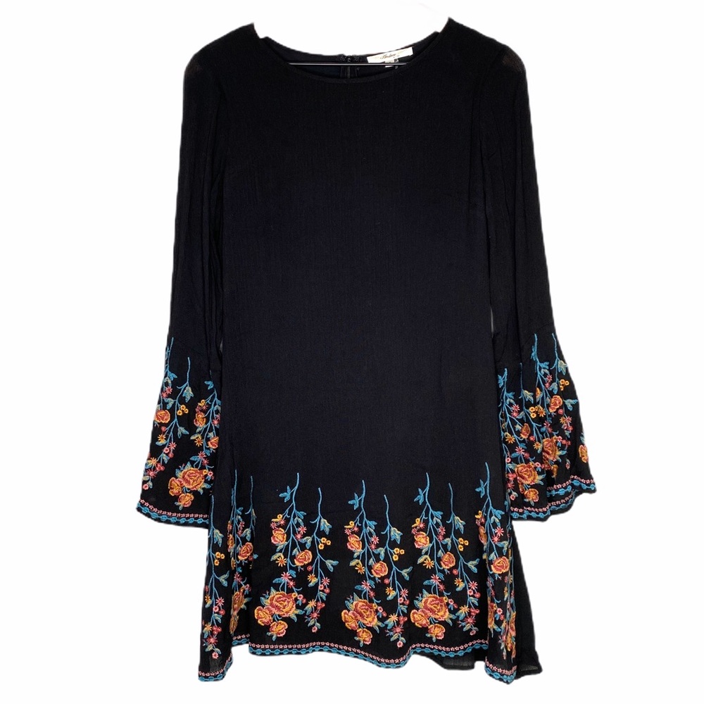 Andree by Unit bell embroidered sleeve dress S